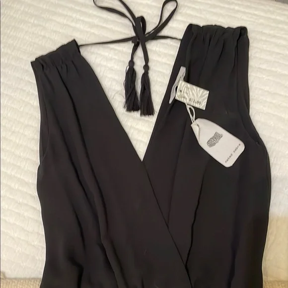 🖤NWT🖤 Flowy V-neck & Wide leg Black Jumpsuit - Picture 2 of 10